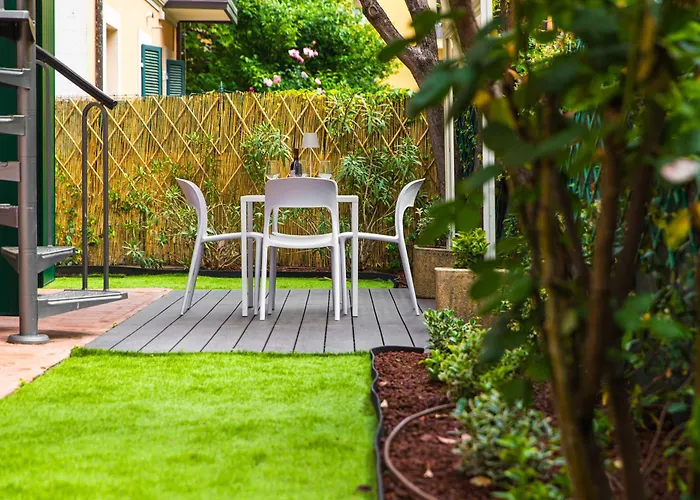 Urban [free Parking - Private Garden] Villa