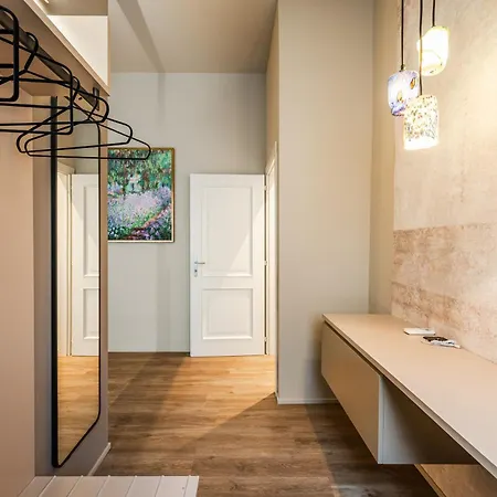 Urban Free Parking - Private Garden