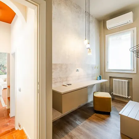 Urban Free Parking - Private Garden