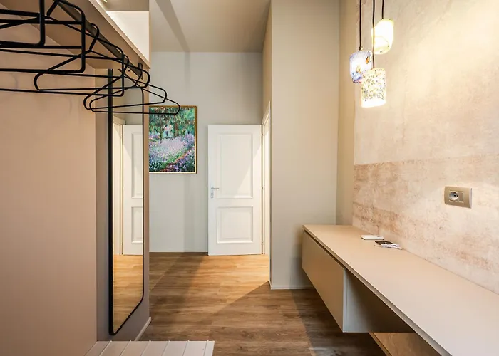 Urban Free Parking - Private Garden