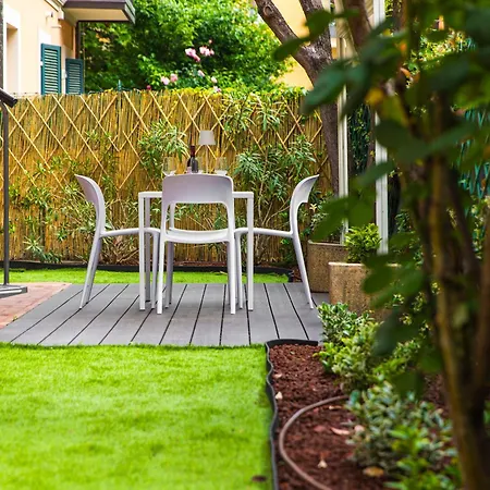 Urban Free Parking - Private Garden Villa