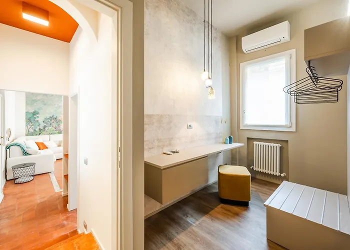 Urban Free Parking - Private Garden